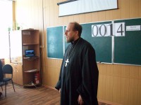 Священник поздравил учащихся  с Днем Победы